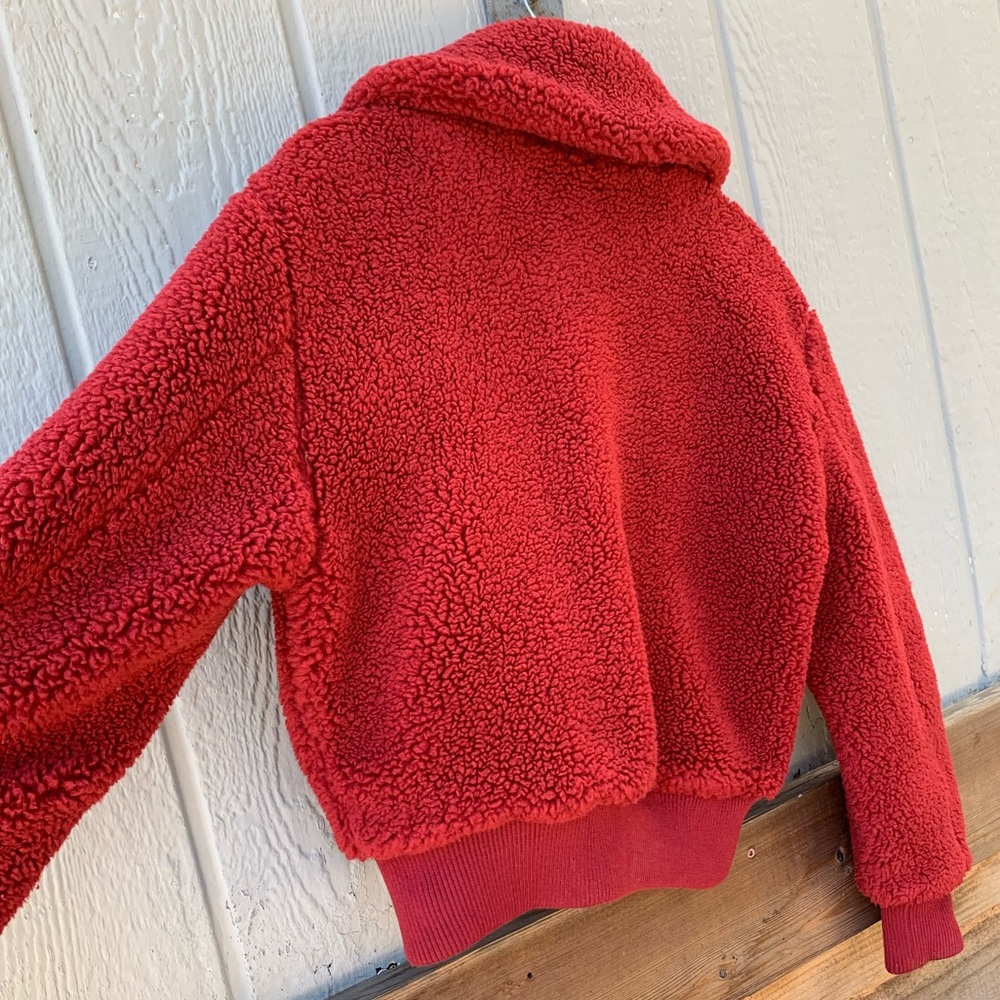 Wilfred Free red plush oversized full zip teddy sherpa jacket semi cropped - Picture 13 of 16